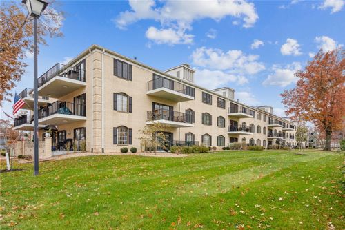 116-100 Thompson Dr Se, Cedar Rapids, IA, 52403-1738 | Card Image