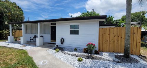 1825 4th Ln, Vero Beach, FL, 32962-2172 | Card Image