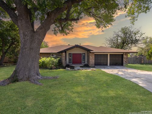 502 Moorside Dr, Windcrest, TX, 78239-2537 | Card Image