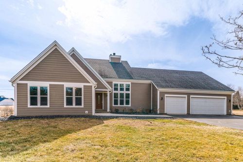 W1461 Maureen Ct, Lake Geneva, WI, 53147-4725 | Card Image