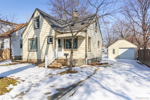 22101 Ridgeway St, Saint Clair Shores, MI, 48080-4088 | Card Image