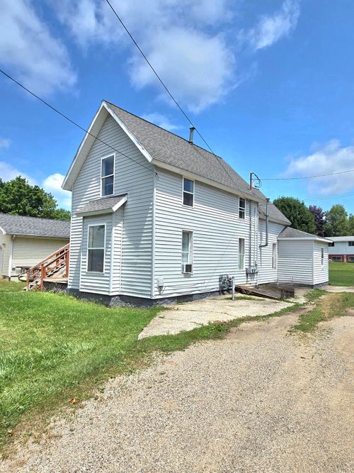 626 S Front St, Belding, MI, 48809-1933 | Card Image