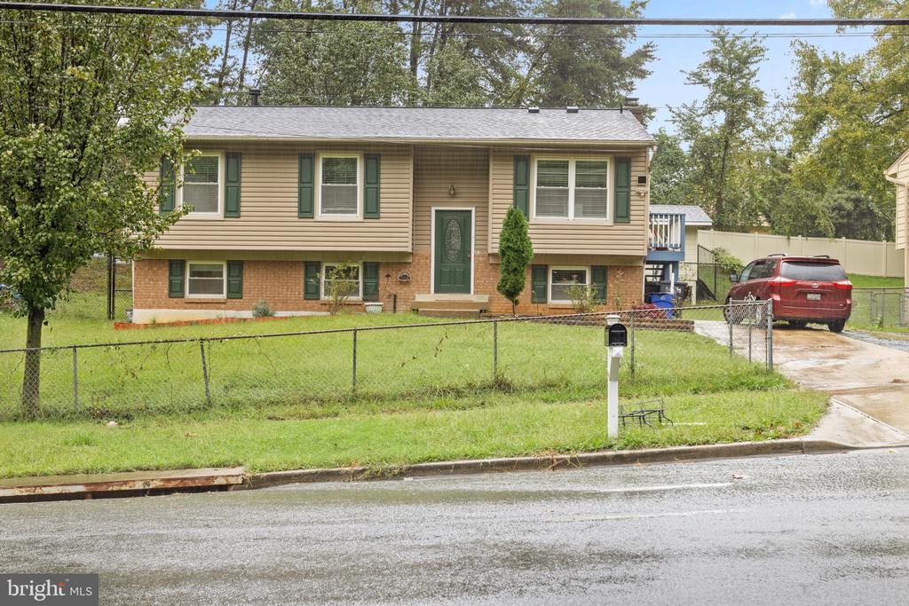 Owens Rd, Oxon Hill, MD 20745