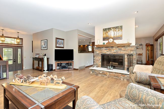 13703 Obrien Rd, House other with 3 bedrooms, 3 bathrooms and 2 parking in Hebron IL | Image 8