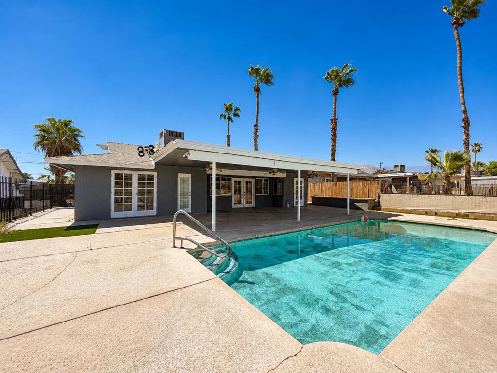 Residential Lease in Palm Desert 2