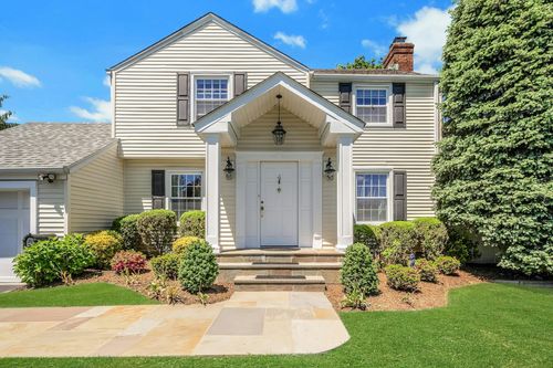 4 Longview Dr, Eastchester, NY, 10709-1425 | Card Image