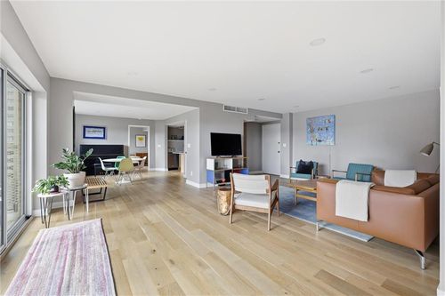 apt-805-310 W 49th St, Kansas City, MO, 64112-3510 | Card Image