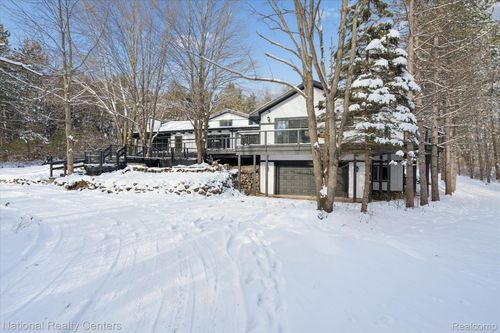 2807 Faussett Rd, Howell, MI, 48855-8236 | Card Image