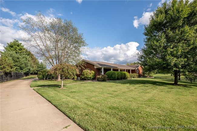 5142 Scottsville Rd, Home with 3 bedrooms, 3 bathrooms and null parking in Floyds Knobs IN | Image 4