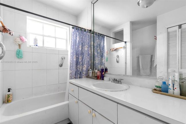 15742 Sw 137 Th Ct, House other with 3 bedrooms, 2 bathrooms and null parking in Miami FL | Image 6
