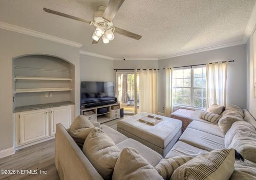 726-10000 Gate Parkway, Jacksonville, FL, 32246 | Card Image