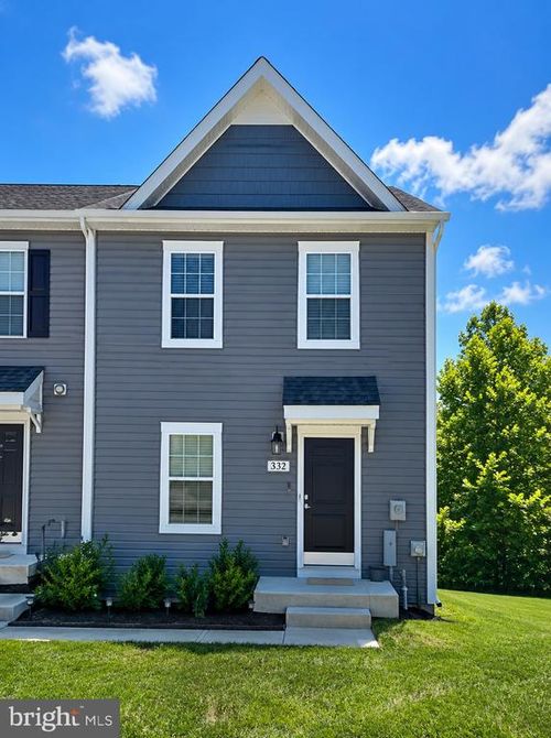 12 Orchard Green Dr, CHARLES TOWN, WV, 25414-2703 | Card Image