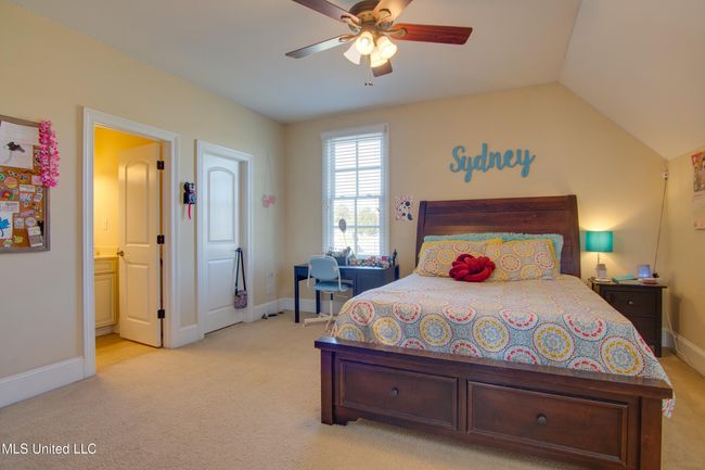 Upstairs Bedroom | Image 21