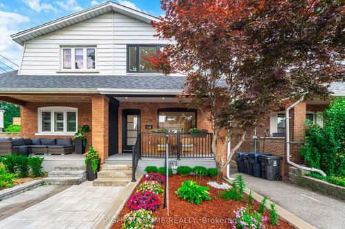 23 Bowmore Rd, Toronto, ON, M4L3H6 | Card Image