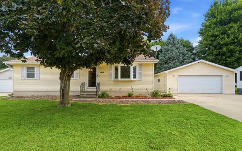 1418 2nd St Sw, Independence, IA, 50644-2364 | Card Image