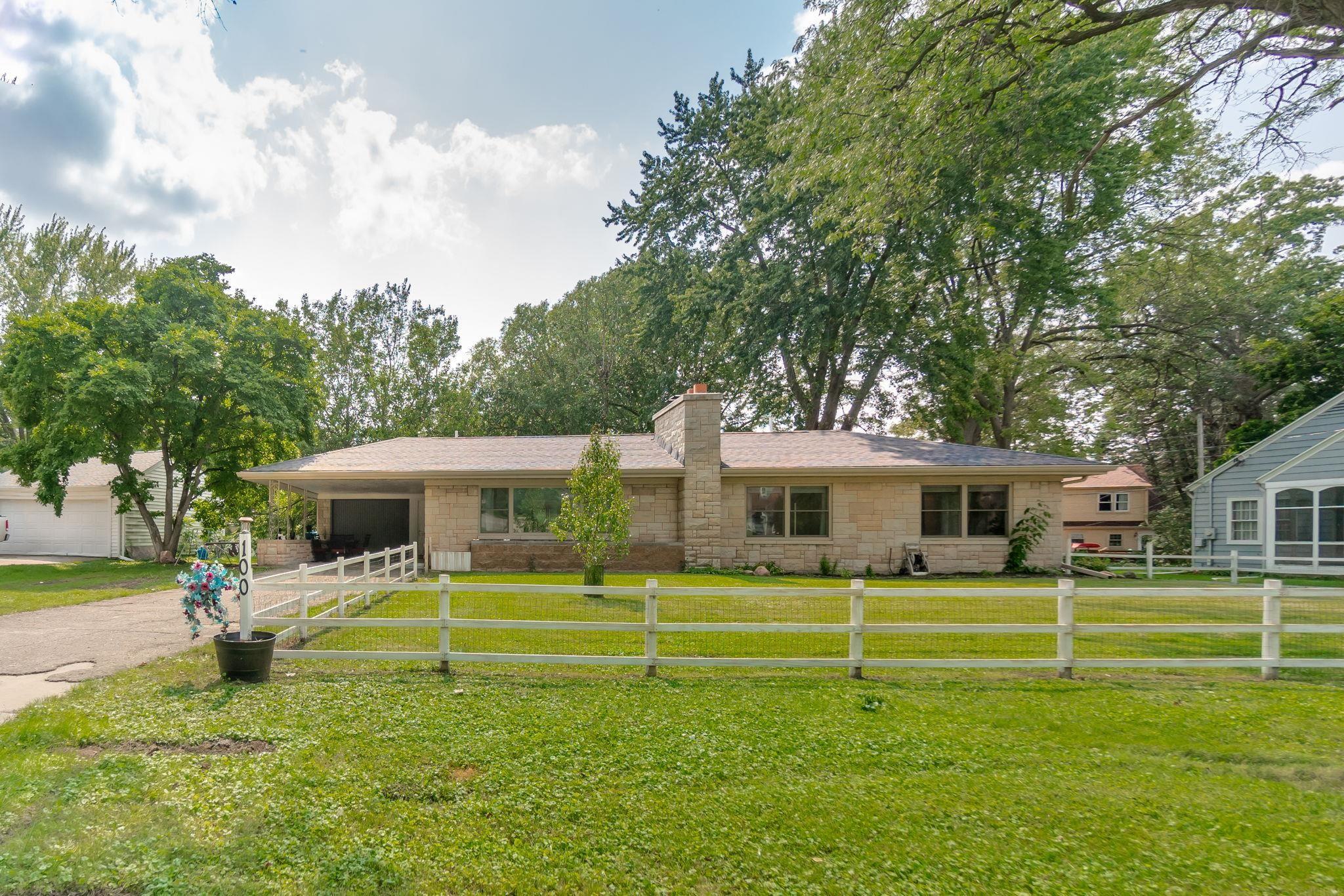 Montrose Rd, Waterloo, IA 50701