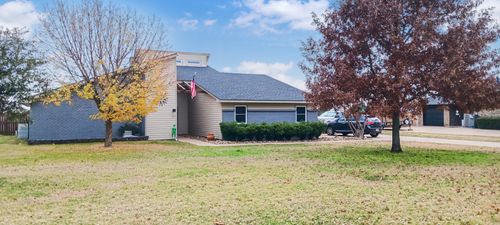 12 Cliff Dr, Mineral Wells, TX, 76067-3301 | Card Image