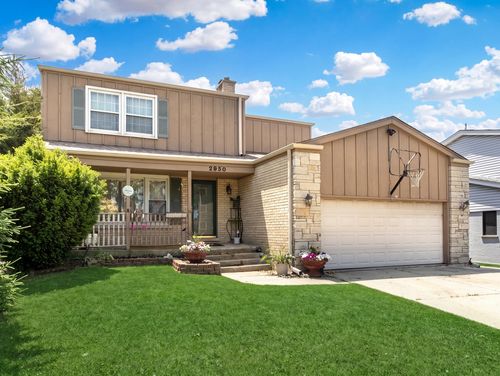 2950 Briarwood Dr W, Mount Prospect, IL, 60056-5403 | Card Image