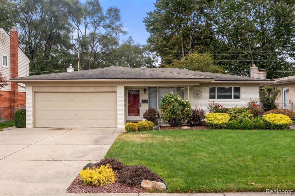 Sebastian Lane Dr, Sterling Heights, MI 48312