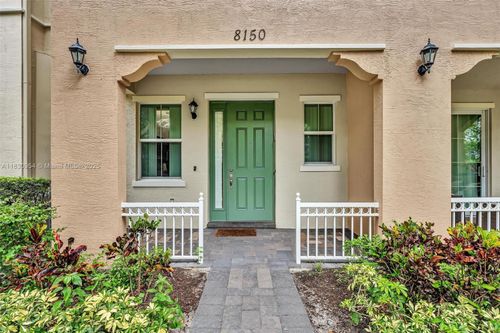 8150 Cascada Isles Dr, Hollywood, FL, 33024-8566 | Card Image