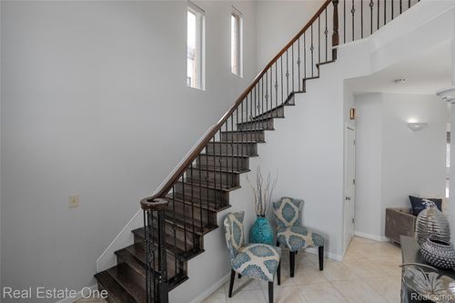 6067 N Vernon St, Dearborn Heights, MI, 48127-3236 | Card Image