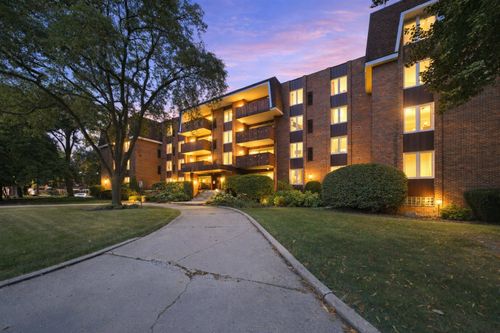 307-120 S Spruce Avenue, Wood Dale, IL, 60191 | Card Image