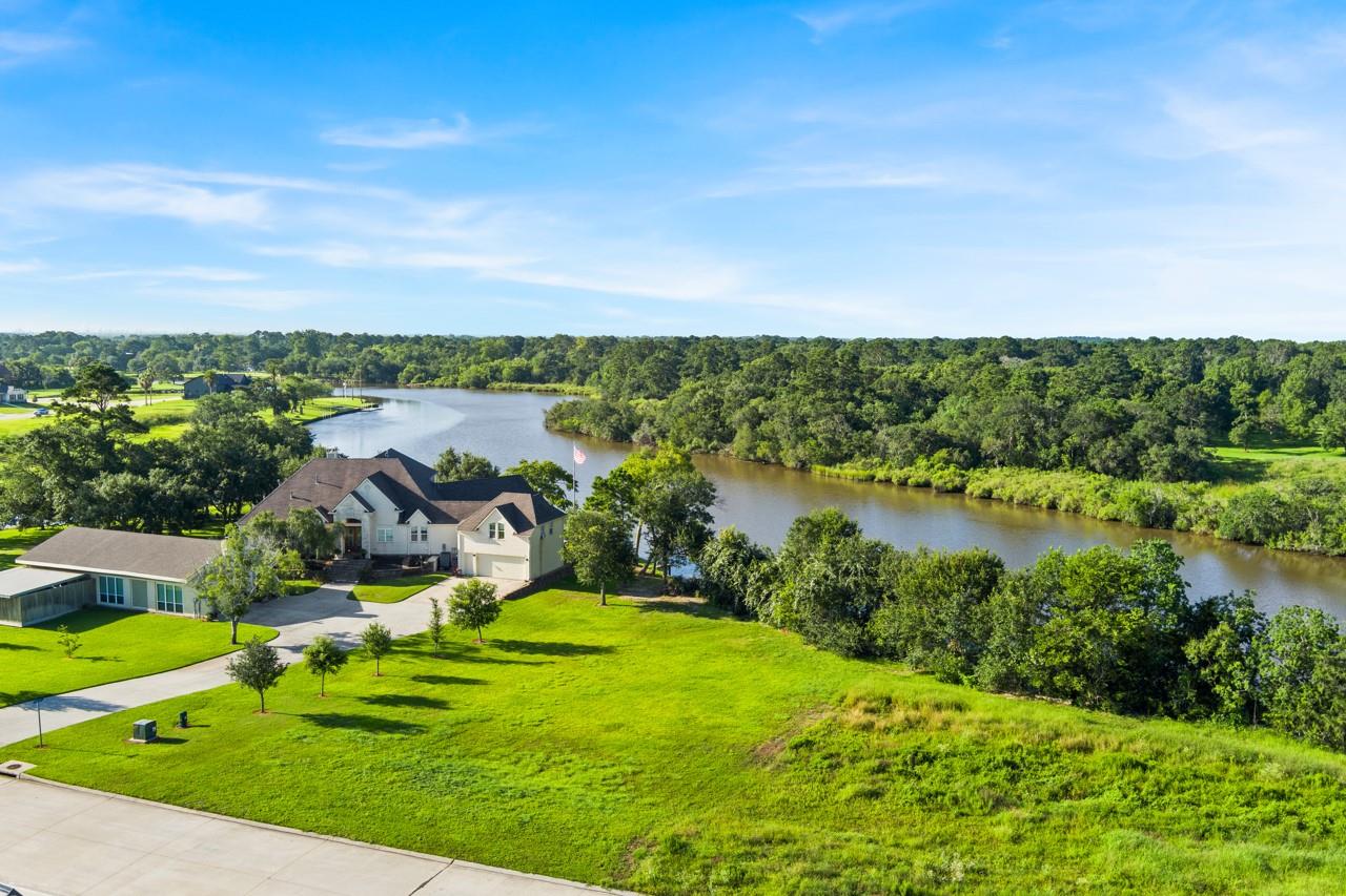 Land in Dickinson