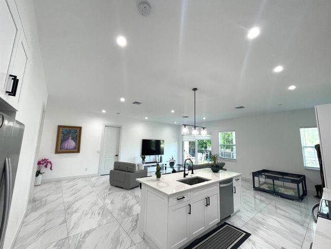 205 Sw Chapman Ave, House other with 4 bedrooms, 2 bathrooms and null parking in Port St. Lucie FL | Image 5