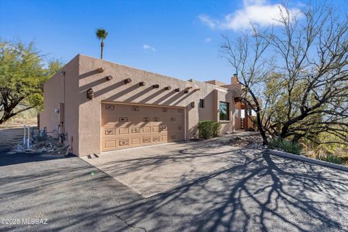 11140 N Poinsettia Dr, Oro Valley, AZ, 85737-9512 | Card Image