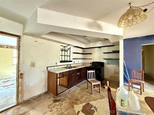 KITCHEN, ALL APPLIANCES HAVE BEEN REMOVED | Image 7