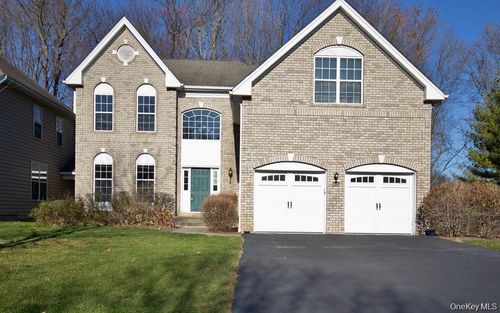615 Creekside Ln, Fishkill, NY, 12524-4903 | Card Image