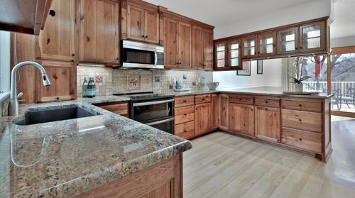 8276 Kingslee Rd, Bloomington, MN, 55438-1253 | Card Image