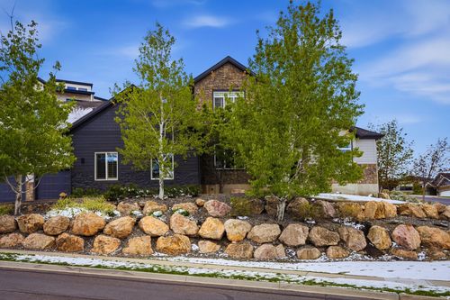 208 Parkway Cir, North Salt Lake, UT, 84054-2690 | Card Image