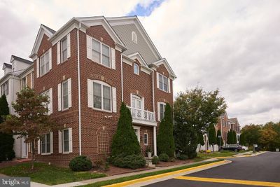 2471 Walnut Rocker Lane, Townhouse with 4 bedrooms, 2 bathrooms and null parking in HERNDON VA | Image 3