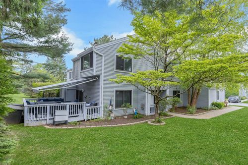 72 Tennis Court Ln, Mohegan Lake, NY, 10547-1216 | Card Image