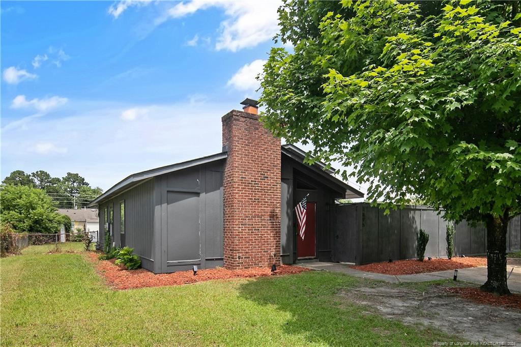 Windlock Dr, Fayetteville, NC 28304