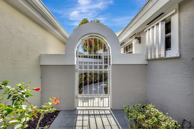 9158 Heathridge Dr, House other with 3 bedrooms, 3 bathrooms and null parking in West Palm Beach FL | Image 5