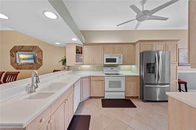 APT-5401 - 1972 Cascades Dr, Condo with 3 bedrooms, 2 bathrooms and 1 parking in NAPLES FL | Image 10