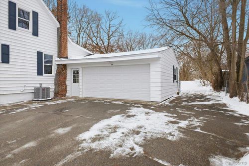 1131 Airway, Waterford, MI, 48327-1819 | Card Image