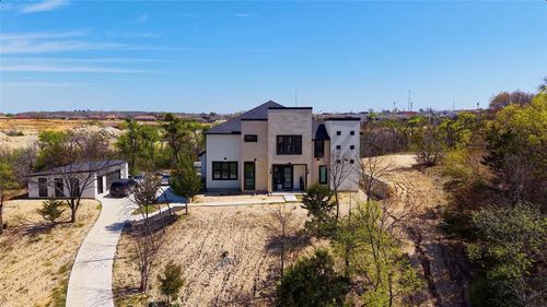 601 Canyon Creek Trl, Fort Worth, TX, 76112-1107 | Card Image