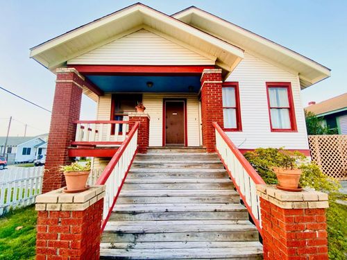 up-west-2528 Avenue Q 1/2, Galveston, TX, 77550-7858 | Card Image