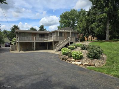 View of front facade featuring a front lawn | Image 1