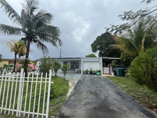 5452 Nw 172nd Ter, Miami Gardens, FL, 33055-3952 | Card Image