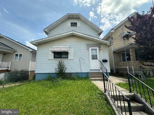 2018 Constitution Blvd, NEW KENSINGTON, PA, 15068-4316 | Card Image