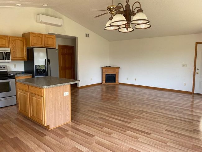 Kitchen/Living Area | Image 15