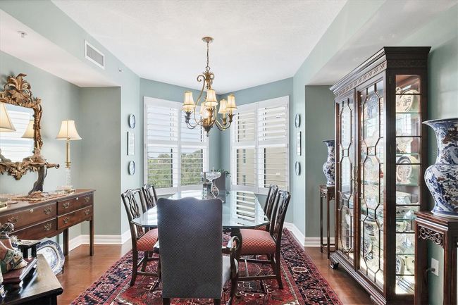 Formal Dining Room | Image 29