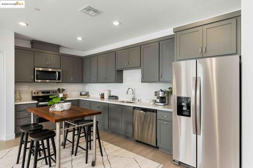310-500 Somi Ct, Hayward, CA, 94544-4905 | Card Image