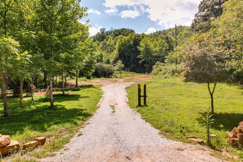 4092 Rose Creek Rd, Franklin, NC, 28734-6084 | Card Image