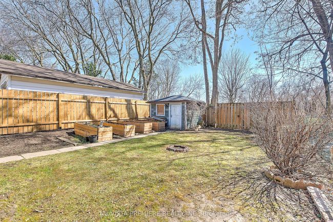 45 Mohegan Cres, House attached with 3 bedrooms, 2 bathrooms and 2 parking in London ON | Image 34