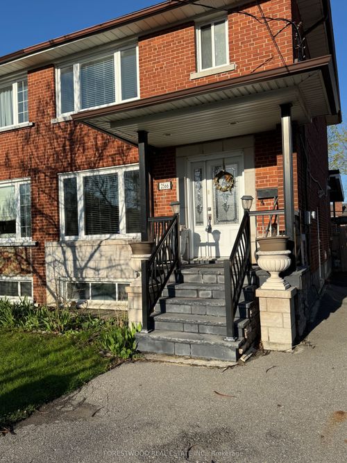 2566 Keele St, North York, ON, M6L2N8 | Card Image